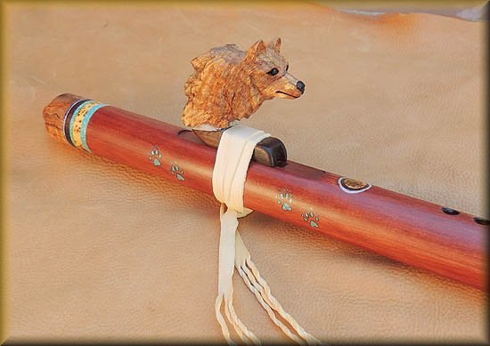 Giant-Sequoia-yellow_cedar_burl_wolf_carved-2.jpg (35615 bytes)