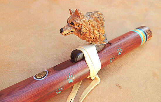 Giant-Sequoia-yellow_cedar_burl_wolf_carved-8.jpg (54288 bytes)
