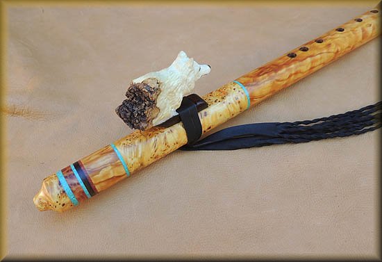 arctic-wolf-Flute-carving-10.jpg (31008 bytes)