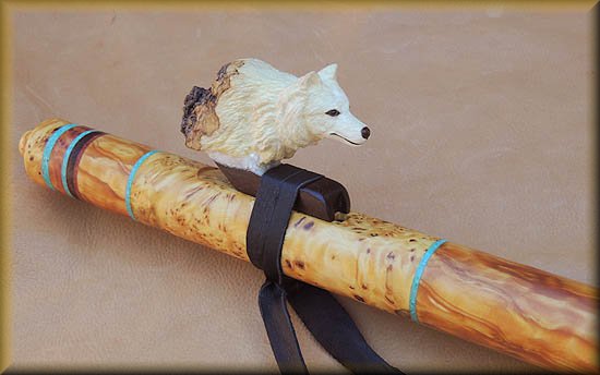 arctic-wolf-Flute-carving-3.jpg (29231 bytes)