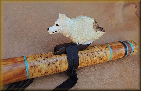 arctic-wolf-Flute-carving-7.jpg (37206 bytes)