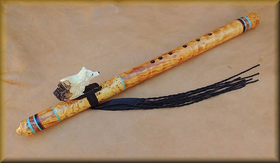 arctic-wolf-Flute-carving-8.jpg (22804 bytes)