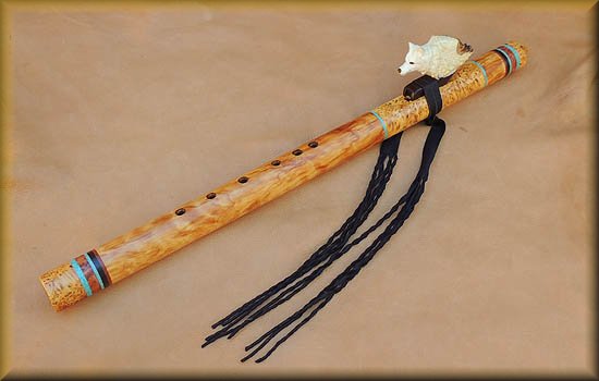 arctic-wolf-Flute-carving-9.jpg (25028 bytes)
