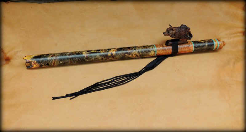 black_wolf_carved_inlay_flute_f_sharp_000010.JPG (55754 bytes)