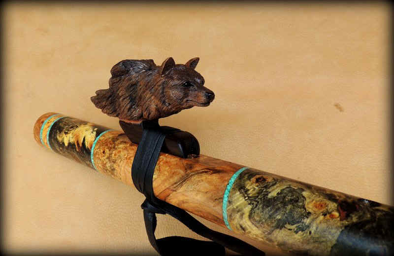 black_wolf_carved_inlay_flute_f_sharp_000011.JPG (85273 bytes)