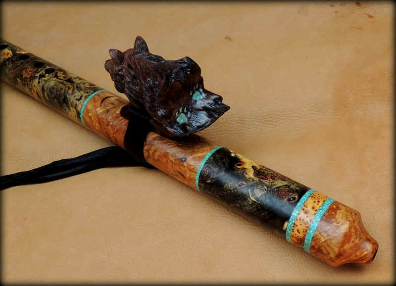 black_wolf_carved_inlay_flute_f_sharp_000012.JPG (94480 bytes)