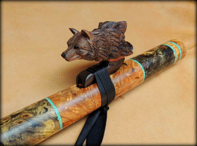 black_wolf_carved_inlay_flute_f_sharp_00005.JPG (99507 bytes)