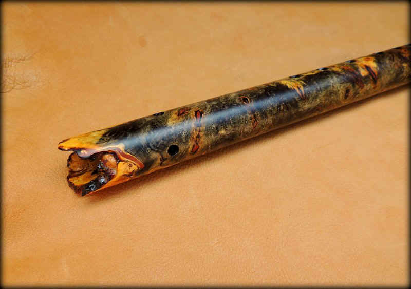 black_wolf_carved_inlay_flute_f_sharp_00006.JPG (82324 bytes)
