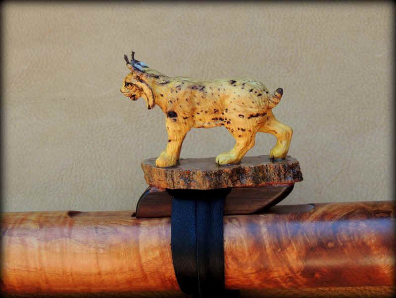 bobcat-sculpture-carving-flute-000-07811.JPG (96213 bytes)