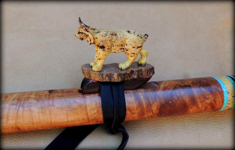 bobcat-sculpture-carving-flute-0001411141.JPG (83583 bytes)