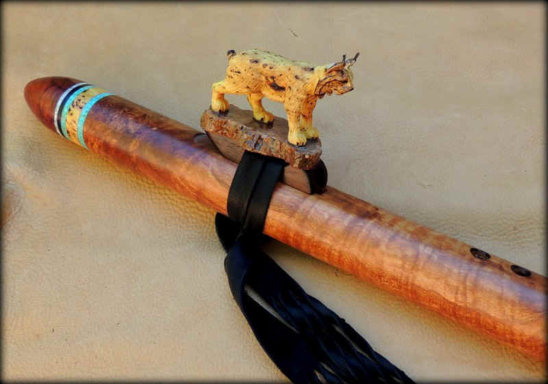 bobcat-sculpture-carving-flute-0007.JPG (93087 bytes)
