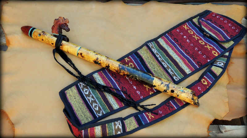 buckeye-burl-carved-horse-flute-0003.jpg (258925 bytes)