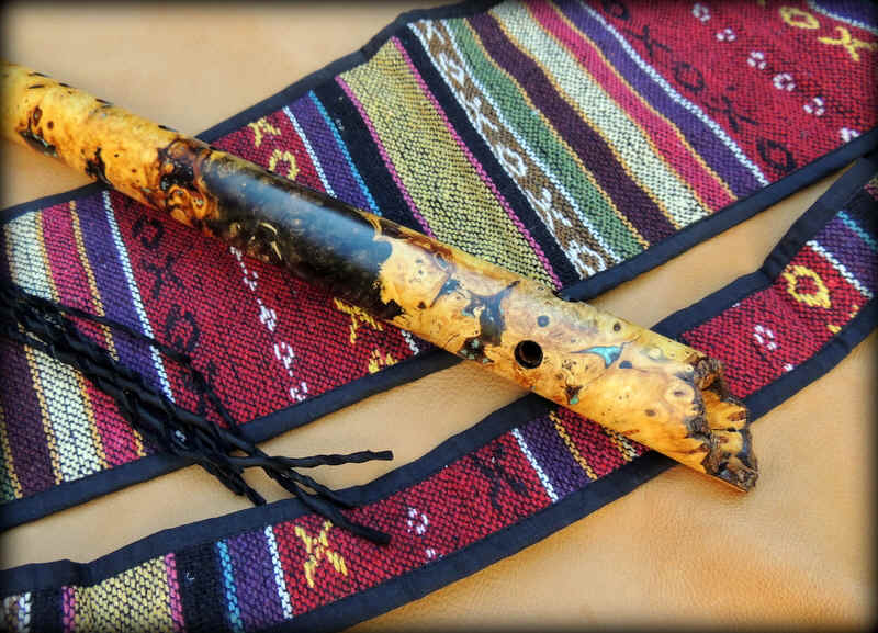buckeye-burl-carved-horse-flute-0005.jpg (339056 bytes)