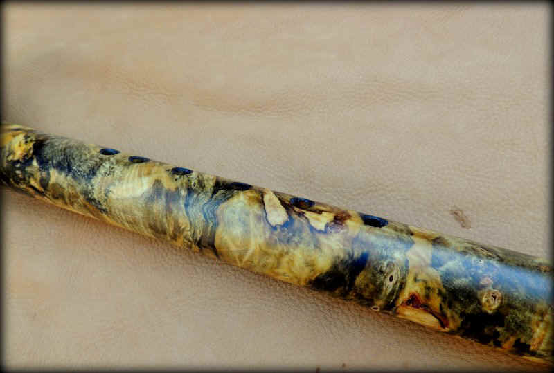 buckeye-burl-raven-carved-flute-08.jpg (81327 bytes)
