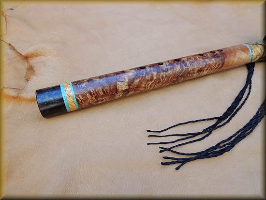 gray_wolf_carved_flute_inlay_d-13.jpg (36664 bytes)