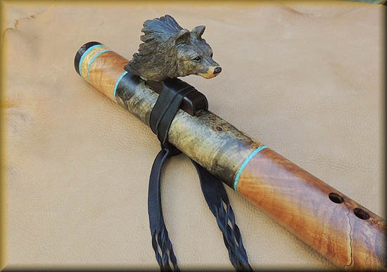 gray_wolf_carved_flute_inlay_d-21.jpg (35326 bytes)