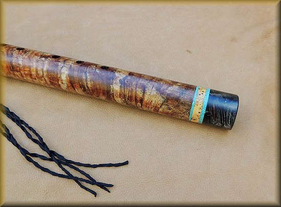 gray_wolf_carved_flute_inlay_d-3.jpg (38665 bytes)