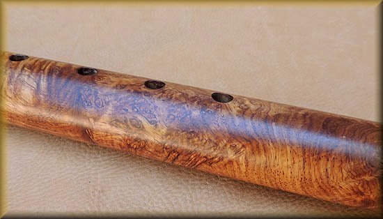 honduran-rosewood-burl-flute-running-horse-15.jpg (33923 bytes)