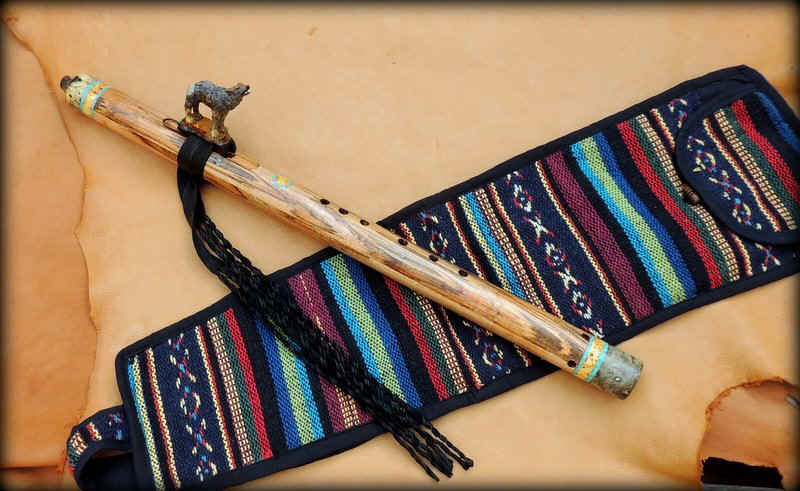 howling-wolf-flute-buckeye-burl-02.jpg (116539 bytes)