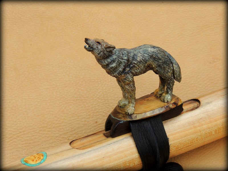 howling-wolf-flute-buckeye-burl-06.jpg (92102 bytes)