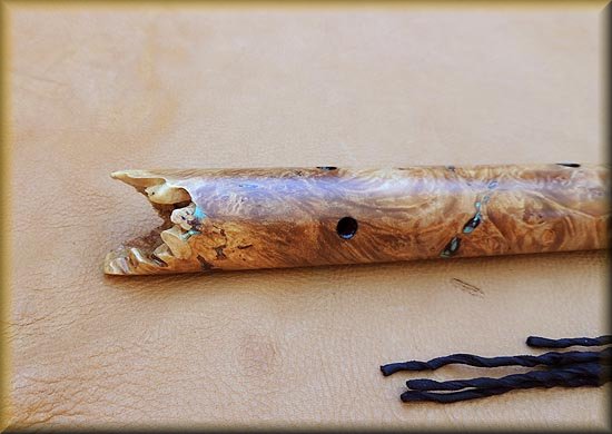 humminbird-flute-000000003.jpg (38847 bytes)