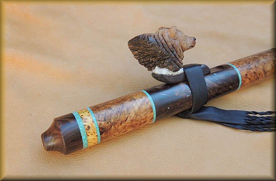 kodiak_bear_sculpture_burl_birdseye_maple_flute-11.jpg (31838 bytes)
