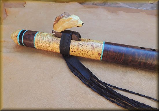 polar_bear-carving-flute-low-d-4.jpg (37427 bytes)