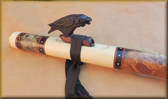 raven-flute-burl-e-min13.jpg (29155 bytes)