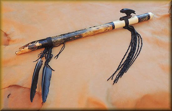 raven-flute-burl-e-minor5.jpg (29284 bytes)