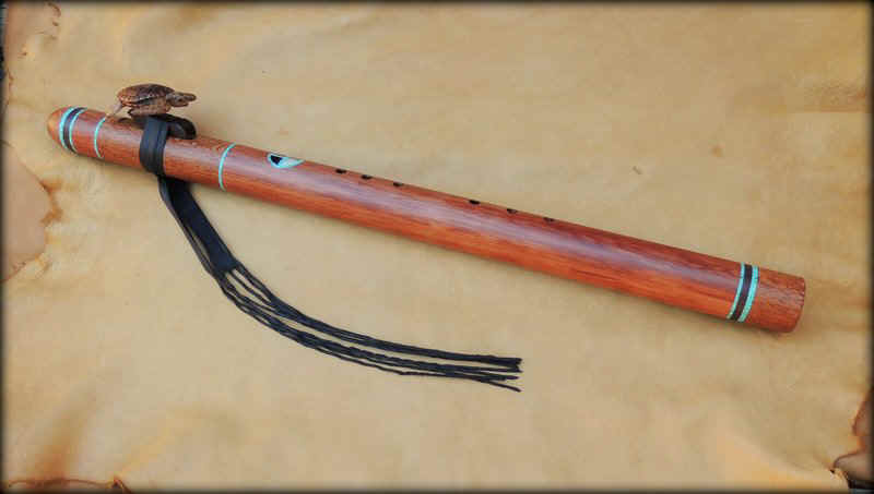 sea-turtle-carved-flute-low-b-001.JPG (55148 bytes)