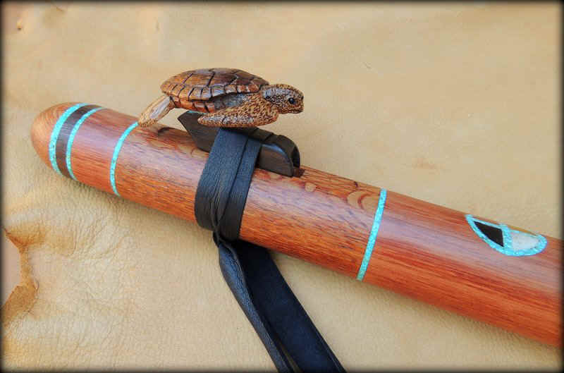 sea-turtle-carved-flute-low-b-002.JPG (87638 bytes)