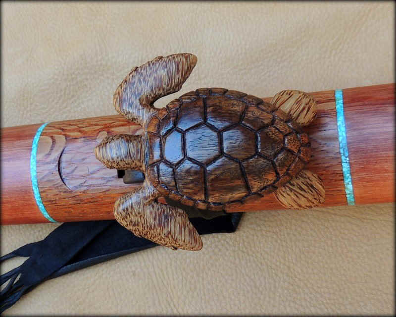 sea-turtle-carved-flute-low-b-004.JPG (119912 bytes)