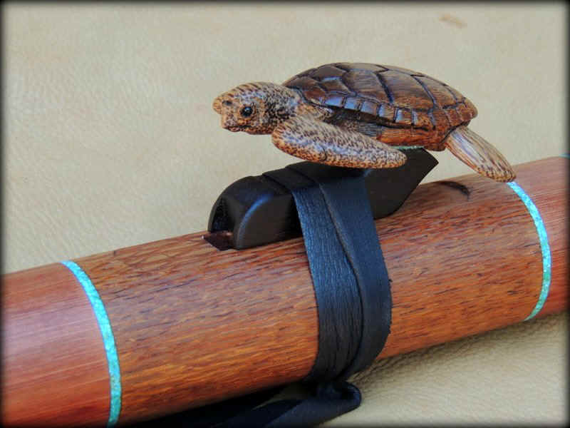 sea-turtle-carved-flute-low-b-007.JPG (93368 bytes)