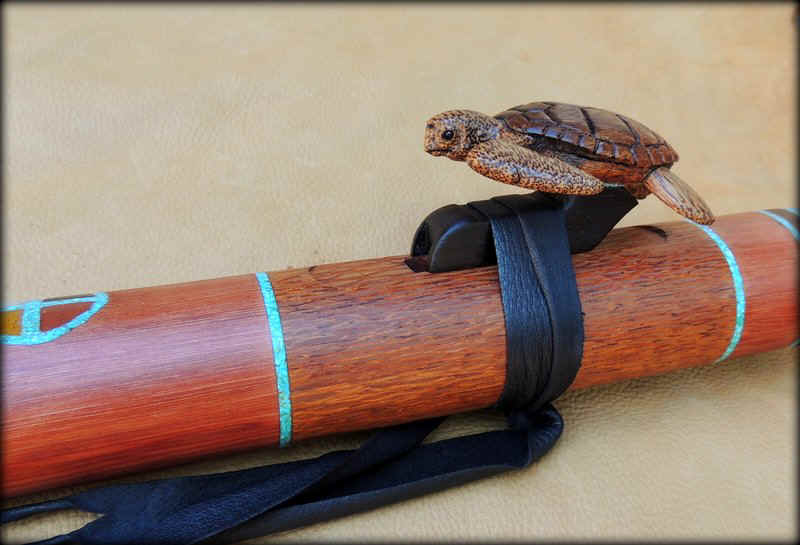 sea-turtle-carved-flute-low-b-008.JPG (87717 bytes)