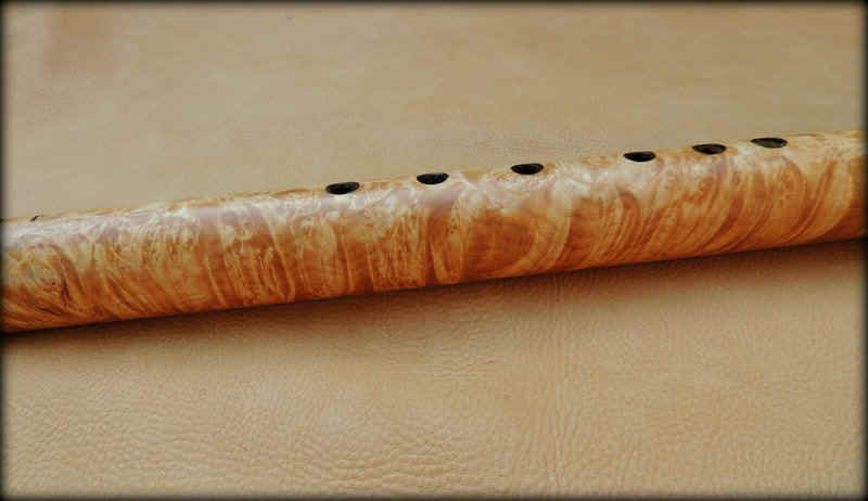 timber-wolf-carved-flute-inlay-g-minor-04.JPG (63412 bytes)