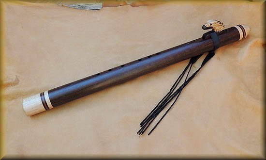white-eagle-walnut-maple-wood-flute-low_c-03.jpg (23397 bytes)