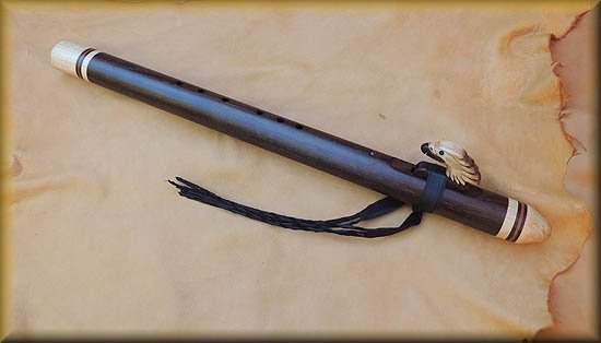 white-eagle-walnut-maple-wood-flute-low_c-04.jpg (21948 bytes)