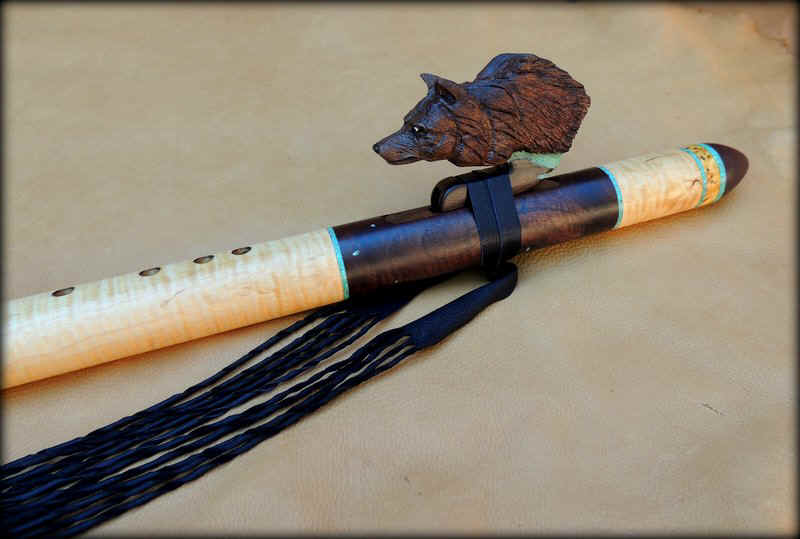 wolf-black-flute-inlay-carved-0003.JPG (79694 bytes)