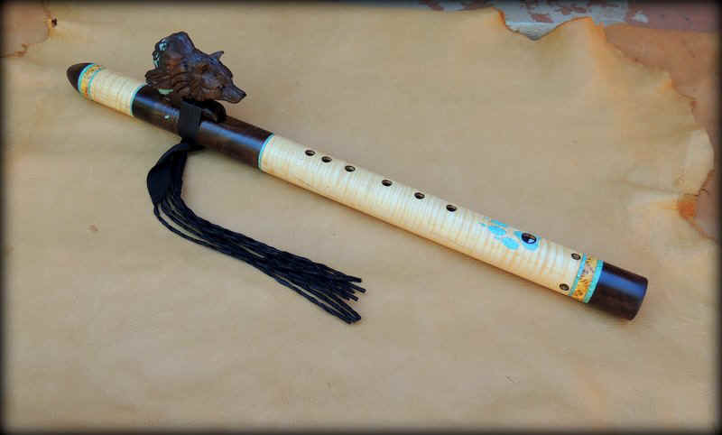 wolf-black-flute-inlay-carved-0006.JPG (58547 bytes)