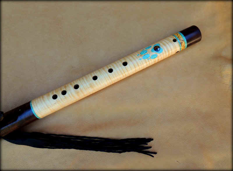 wolf-black-flute-inlay-carved-003.JPG (77860 bytes)