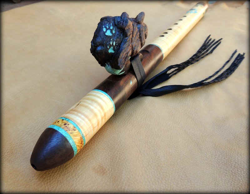 wolf-black-flute-inlay-carved-02.JPG (97722 bytes)
