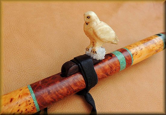yellow-cedar-burl-snowy-owl-flute-05.jpg (41443 bytes)