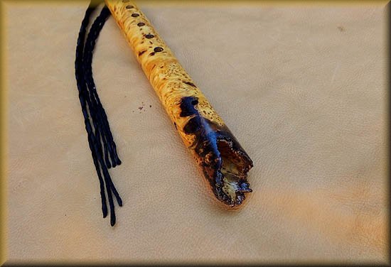 yellow_cedar_burl_wolf_inlay_flute00002.jpg (33549 bytes)